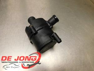 Gebruikte Waterpomp Volkswagen Caddy IV 2.0 TDI 150 Prijs € 9,95 Margeregeling aangeboden door Autodemontagebedrijf de Jong