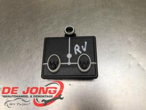 Gebruikte Deur module Peugeot 308 SW (F4/FC/FN/FR) 1.2 12V PureTech 130 Prijs € 30,20 Margeregeling aangeboden door Autodemontagebedrijf de Jong