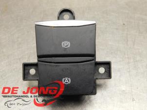 Gebruikte Handrem schakelaar Ford Focus 4 1.0 Ti-VCT EcoBoost 12V 125 Prijs € 13,99 Margeregeling aangeboden door Autodemontagebedrijf de Jong