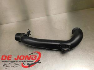 Gebruikte Intercooler Buis Ford Focus 4 1.0 Ti-VCT EcoBoost 12V 125 Prijs € 74,99 Margeregeling aangeboden door Autodemontagebedrijf de Jong