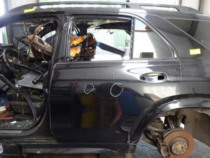 Gebruikte Deur 4Deurs links-achter Mercedes GLE (V167) 300d 2.0 Turbo 16V 4-Matic Prijs € 150,00 Margeregeling aangeboden door Autodemontagebedrijf de Jong