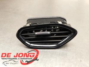 Gebruikte Luchtrooster Dashboard Opel Crossland (X) 1.2 Turbo 12V Euro 6 Prijs € 14,99 Margeregeling aangeboden door Autodemontagebedrijf de Jong