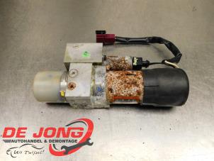 Gebruikte Hydrauliek pomp Mercedes ML II (164/4JG) 3.0 ML-320 CDI 4-Matic V6 24V Prijs € 200,00 Margeregeling aangeboden door Autodemontagebedrijf de Jong