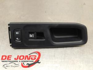 Gebruikte Combischakelaar ramen Jeep Renegade (BU) 1.4 Multi Air 16V Prijs € 18,99 Margeregeling aangeboden door Autodemontagebedrijf de Jong