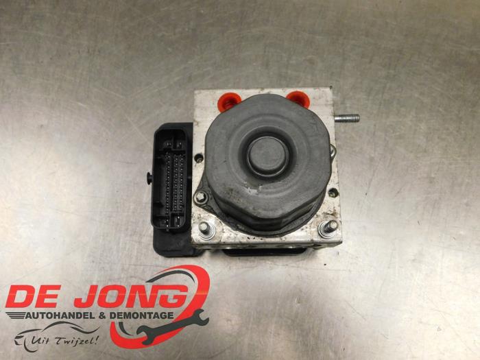Gebruikte ABS Pomp Smart Forfour (453) 1.0 12V Prijs € 62,99 Margeregeling aangeboden door Autodemontagebedrijf de Jong