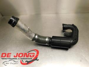 Gebruikte Intercooler Buis Mercedes C (W205) C-180 1.6 CDI BlueTEC, C-180 d 16V Prijs € 169,99 Margeregeling aangeboden door Autodemontagebedrijf de Jong