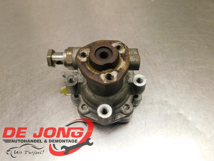 Gebruikte Pomp Servo Volkswagen Golf IV (1J1) 1.6 FSI 16V Prijs € 8,45 Margeregeling aangeboden door Autodemontagebedrijf de Jong