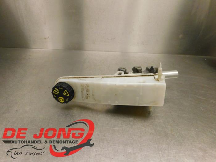 Gebruikte Hoofdremcilinder Citroen Jumpy 2.0 Blue HDI 145 Prijs € 18,14 Inclusief btw aangeboden door Autodemontagebedrijf de Jong