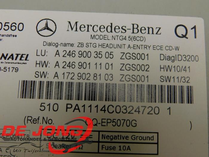 Radio van een Mercedes-Benz B (W246) 1.6 B-180 BlueEFFICIENCY Turbo 16V 2013