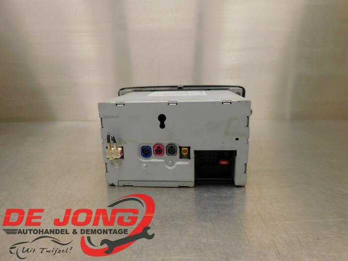 Radio van een Mercedes-Benz B (W246) 1.6 B-180 BlueEFFICIENCY Turbo 16V 2013