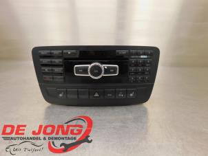 Gebruikte Radio Mercedes B (W246) 1.6 B-180 BlueEFFICIENCY Turbo 16V Prijs € 80,00 Margeregeling aangeboden door Autodemontagebedrijf de Jong