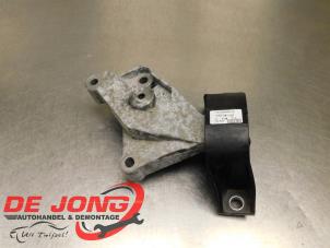 Gebruikte Motorsteun Renault Clio IV Estate/Grandtour (7R) 0.9 Energy TCE 90 12V Prijs € 9,95 Margeregeling aangeboden door Autodemontagebedrijf de Jong