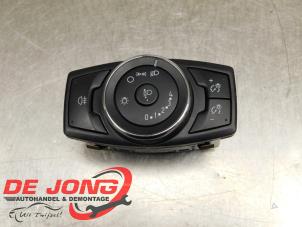 Gebruikte Schakelaar Licht Ford Transit Courier 1.0 Ti-VCT EcoBoost 12V Prijs € 19,99 Margeregeling aangeboden door Autodemontagebedrijf de Jong