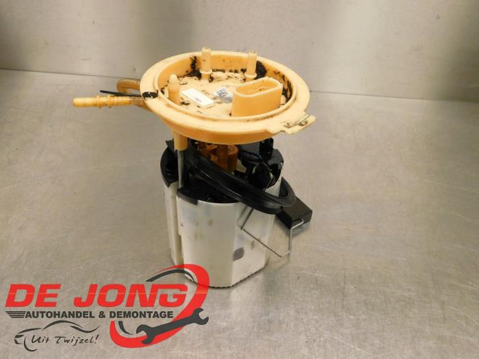 Gebruikte Tank element Pomp Skoda Yeti (5LAC) 2.0 TDI 16V 4x4 Prijs € 74,99 Margeregeling aangeboden door Autodemontagebedrijf de Jong
