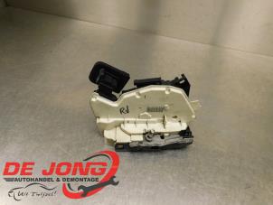 Gebruikte Deurslot Mechaniek 4Deurs rechts-voor Skoda Yeti (5LAC) 2.0 TDI 16V 4x4 Prijs € 7,40 Margeregeling aangeboden door Autodemontagebedrijf de Jong