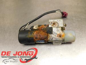 Gebruikte Hydrauliek pomp Mercedes ML II (164/4JG) 3.5 350 4-Matic V6 24V Prijs € 200,00 Margeregeling aangeboden door Autodemontagebedrijf de Jong