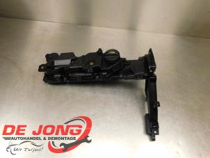 Gebruikte Kleppendeksel Peugeot Partner (EA//EF/EN/EU) 1.6 BlueHDi 100 Prijs € 18,99 Margeregeling aangeboden door Autodemontagebedrijf de Jong