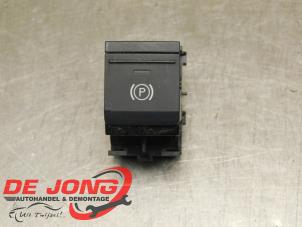 Gebruikte Schakelaar handrem Audi A3 Sportback (8YA) 1.4 40 TFSIe 16V Prijs € 9,95 Margeregeling aangeboden door Autodemontagebedrijf de Jong