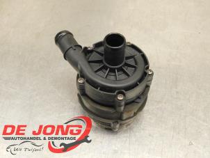 Gebruikte Waterpomp Volkswagen Golf VIII (CD1) 2.0 TDI BlueMotion 16V Prijs € 24,99 Margeregeling aangeboden door Autodemontagebedrijf de Jong