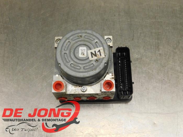 Gebruikte ABS Pomp Ford Fiesta 7 1.0 EcoBoost 12V Prijs € 240,00 Margeregeling aangeboden door Autodemontagebedrijf de Jong