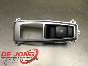 Gebruikte Handrem schakelaar BMW X5 (E70) 30d xDrive 3.0 24V Prijs € 36,25 Margeregeling aangeboden door Autodemontagebedrijf de Jong