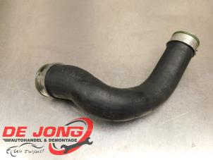 Gebruikte Intercooler Slang Volkswagen Transporter T5 2.5 TDi Prijs € 12,70 Margeregeling aangeboden door Autodemontagebedrijf de Jong