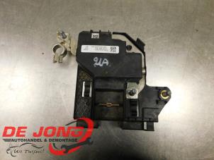 Gebruikte Stroomverdeler Mercedes GLA (H247) 1.3 200 Turbo 16V Prijs € 102,80 Margeregeling aangeboden door Autodemontagebedrijf de Jong