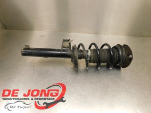 Gebruikte Schokdemperpoot rechts-voor Volkswagen Golf Sportsvan (AUVS) 1.6 TDI BlueMotion 16V Prijs € 49,99 Margeregeling aangeboden door Autodemontagebedrijf de Jong