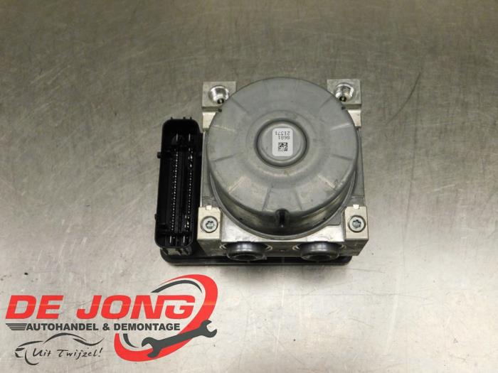 Gebruikte ABS Pomp Ford Fiesta 7 1.0 EcoBoost 12V 100 Prijs € 139,90 Margeregeling aangeboden door Autodemontagebedrijf de Jong