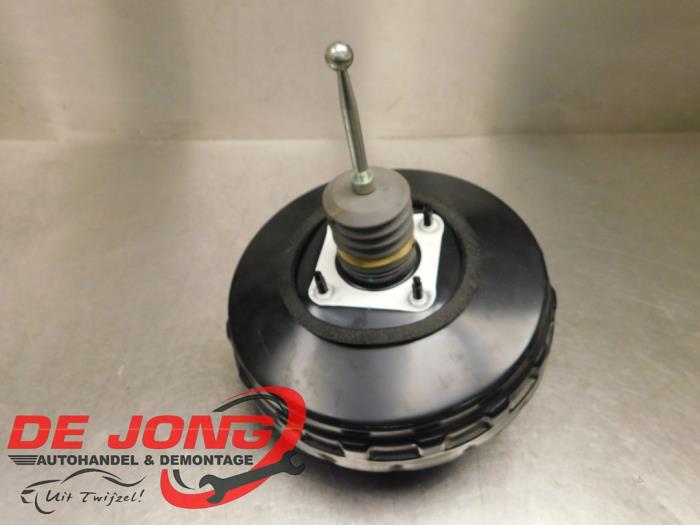 Rembekrachtiger van een Volkswagen Transporter T6 2.0 TDI 150 2020