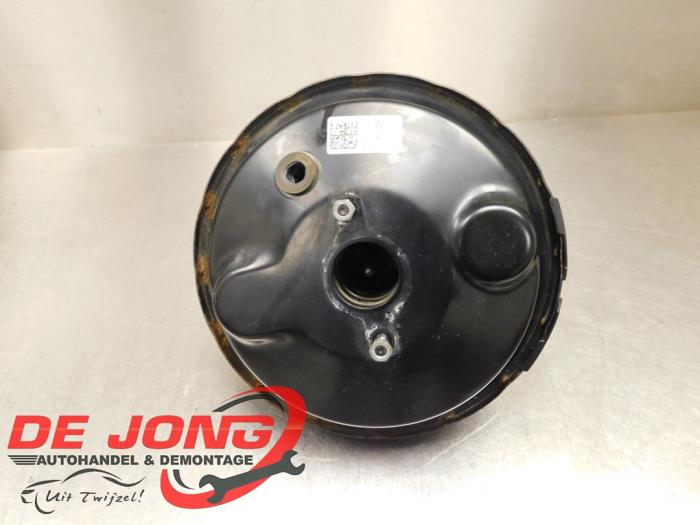 Rembekrachtiger van een Volkswagen Transporter T6 2.0 TDI 150 2020