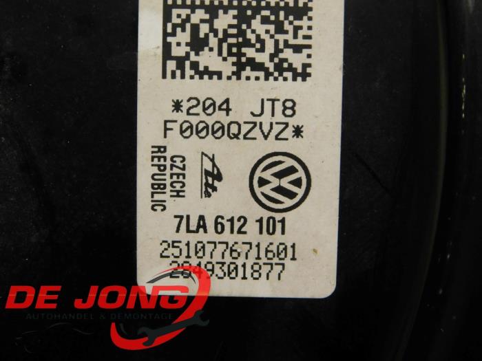 Rembekrachtiger van een Volkswagen Transporter T6 2.0 TDI 150 2020