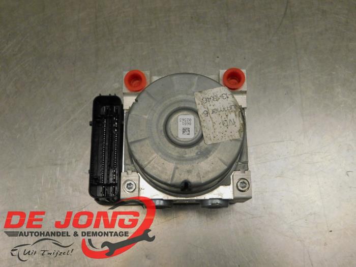 Gebruikte ABS Pomp Ford Focus 3 Wagon 1.5 TDCi Prijs € 235,99 Margeregeling aangeboden door Autodemontagebedrijf de Jong