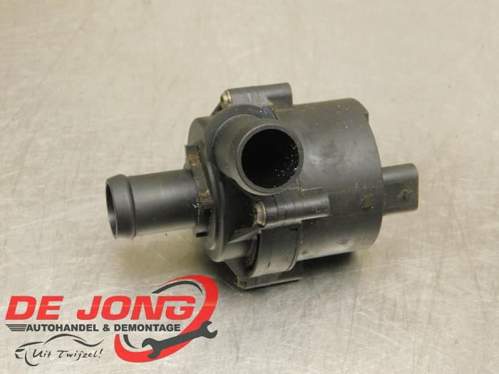 Gebruikte Waterpomp Volkswagen Golf VII (AUA) 1.6 TDI BMT 16V Prijs € 25,99 Margeregeling aangeboden door Autodemontagebedrijf de Jong