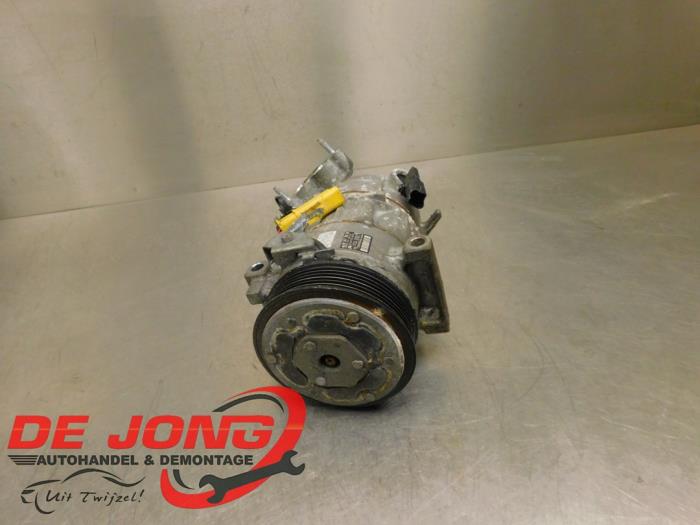 Gebruikte Aircopomp Opel Crossland (X) 1.2 Turbo 12V Prijs € 49,99 Margeregeling aangeboden door Autodemontagebedrijf de Jong