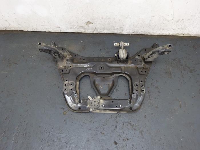 Gebruikte Subframe Mercedes GLA (H247) 1.3 200 Turbo 16V Prijs € 375,00 Margeregeling aangeboden door Autodemontagebedrijf de Jong