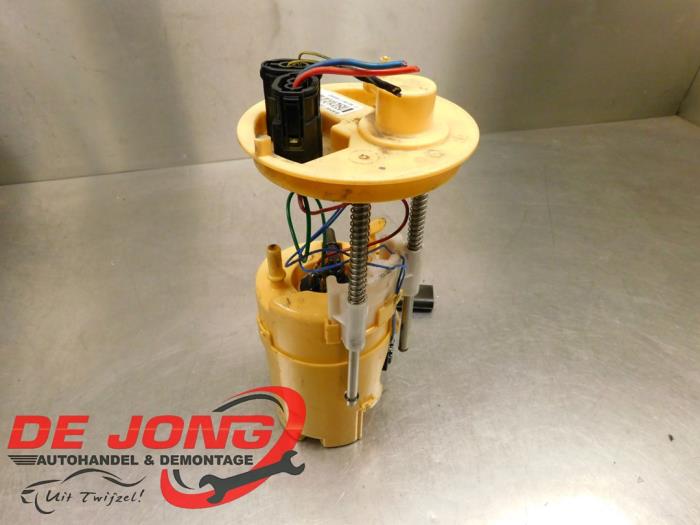Gebruikte Tank element Pomp BMW X6 (F16) M50d 3.0 24V Prijs € 49,99 Margeregeling aangeboden door Autodemontagebedrijf de Jong
