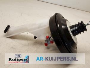 Gebruikte Rembooster Opel Karl 1.0 12V Prijs € 60,00 Margeregeling aangeboden door Autorecycling Kuijpers