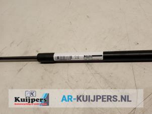 Gebruikte Gasdemper links-achter Opel Karl 1.0 12V Prijs € 10,00 Margeregeling aangeboden door Autorecycling Kuijpers