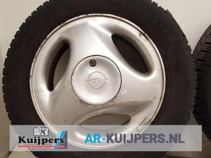 Velgen set + banden - Opel Corsa