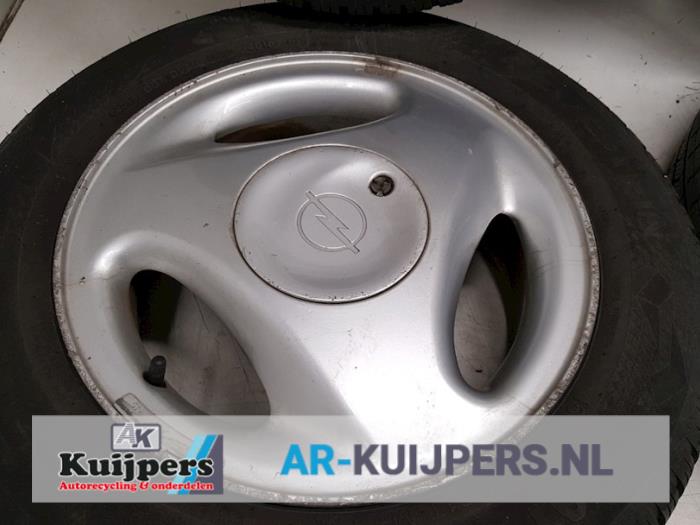 Velgen set + banden - Opel Corsa