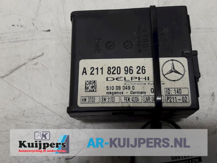 Alarm module van een Mercedes-Benz E (W211) 2.2 E-220 CDI 16V 2004