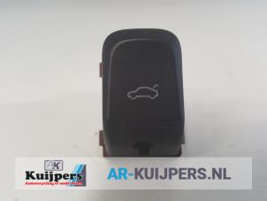 Gebruikte Schakelaar achterklep Audi A4 Quattro (B8) 3.2 FSI V6 24V Prijs € 15,00 Margeregeling aangeboden door Autorecycling Kuijpers