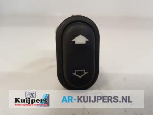 Gebruikte Schuifdak schakelaar Ford Focus C-Max 1.8 16V Prijs € 15,00 Margeregeling aangeboden door Autorecycling Kuijpers