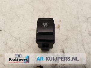 Gebruikte Schakelaar ESP Skoda Superb (3U4) 2.5 TDI V6 24V Prijs € 10,00 Margeregeling aangeboden door Autorecycling Kuijpers