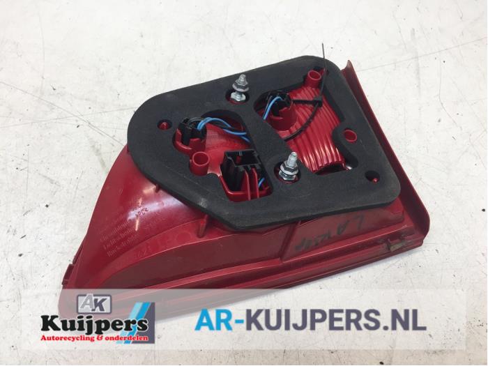 Achterlicht links - Volkswagen Passat