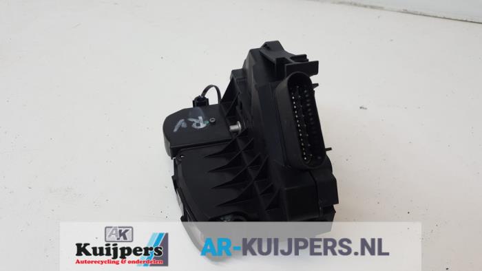 Portierslot Mechaniek 4Deurs rechts-voor van een Ford Focus 3 1.6 Ti-VCT 16V 125 2012