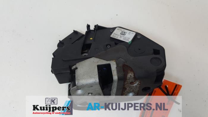 Portierslot Mechaniek 4Deurs rechts-voor van een Ford Focus 3 1.6 Ti-VCT 16V 125 2012