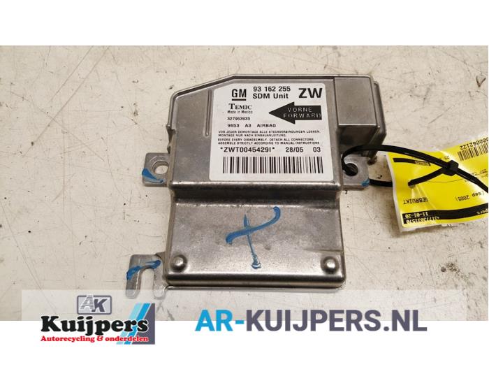 Airbag Module van een Opel Tigra Twin Top 1.3 CDTi 16V 2005