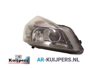Gebruikte Koplamp rechts Renault Espace (JK) 3.5 V6 24V Prijs € 80,00 Margeregeling aangeboden door Autorecycling Kuijpers